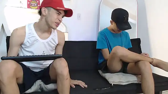 THREE GUYS HOT online show from November 3, 2025, 7:50 pm