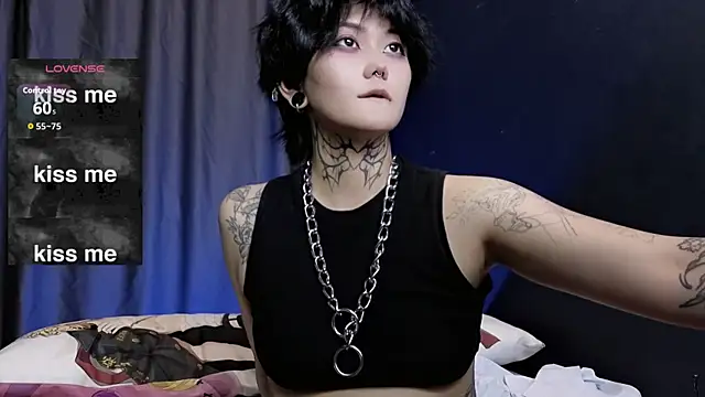 GothXRaven online show from October 17, 2025, 4:09 pm