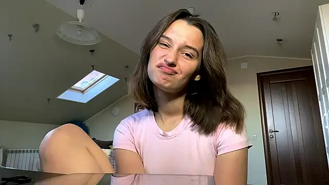 Snapshot of DarlineBrustera chatting on September 24, 2025, 2:23 pm DarlineBrustera online show from September 24, 2025, 2:23 pm