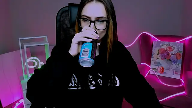 Snapshot of olivianorton chatting on November 25, 2025, 3:12 pm olivianorton online show from November 25, 2025, 3:12 pm