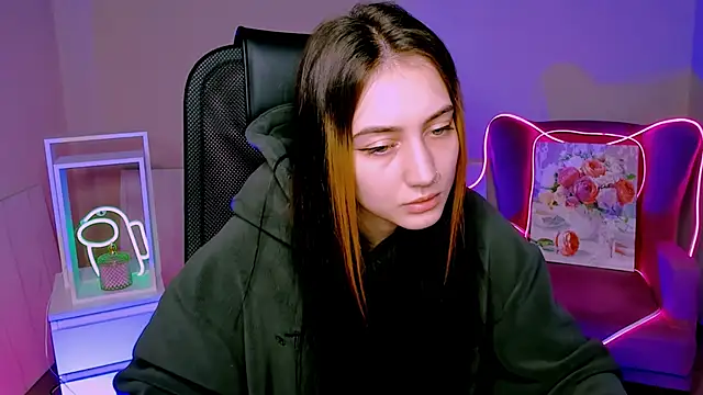 Snapshot of olivianorton chatting on November 1, 2025, 1:05 pm olivianorton online show from November 1, 2025, 1:05 pm