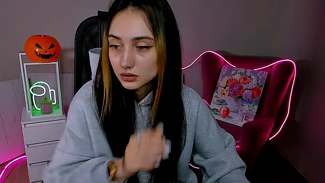 Snapshot of olivianorton chatting on October 28, 2025, 1:32 pm olivianorton online show from October 28, 2025, 1:32 pm