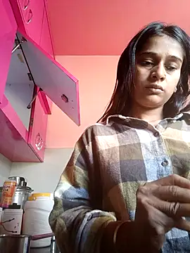 hotshreya69 online show from October 19, 2025, 8:28 am