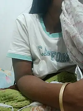 hotshreya69 online show from November 28, 2025, 12:27 pm