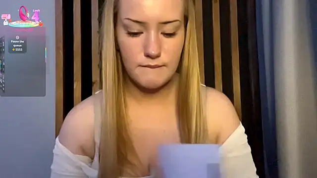 PandaFluff online show from November 3, 2025, 6:33 pm