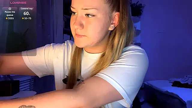 PandaFluff online show from October 10, 2025, 3:57 pm