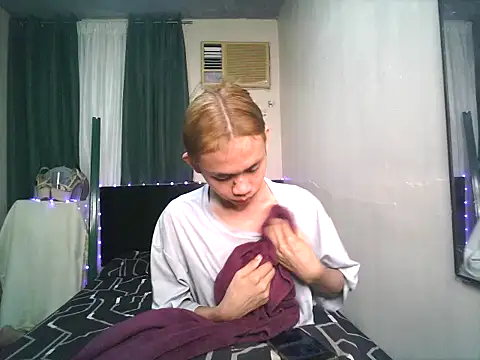 Snapshot of Sweet-shopia chatting on October 24, 2025, 1:43 pm Sweet-shopia online show from October 24, 2025, 1:43 pm