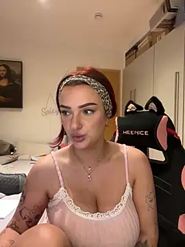 OliviaaFischer online show from April 17, 2026, 7:49 pm