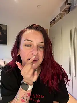 Snapshot of OliviaaFischer chatting on April 21, 2026, 6:14 pm OliviaaFischer online show from April 21, 2026, 6:14 pm