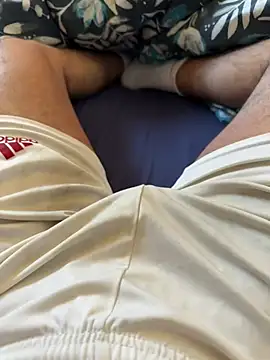 Snapshot of Beurberry19 chatting on February 7, 2026, 11:18 am Beurberry19 online show from February 7, 2026, 11:18 am