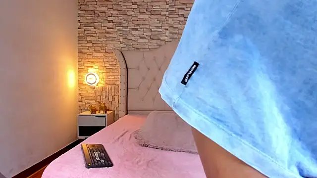 Snapshot of Lucia-Horny24 chatting on October 22, 2025, 7:57 pm Lucia-Horny24 online show from October 22, 2025, 7:57 pm