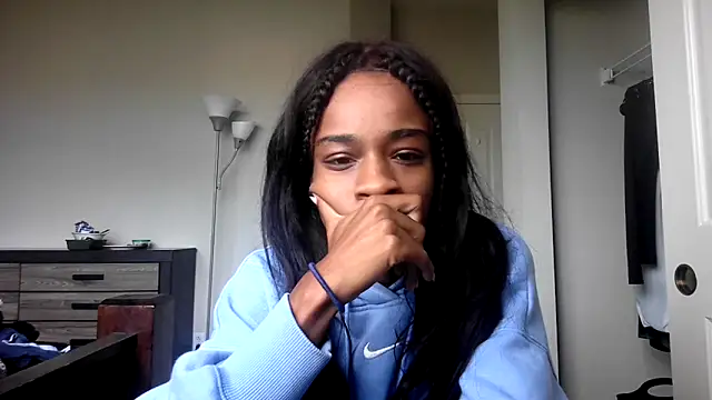 Marlowlovee online show from September 25, 2025, 4:13 pm