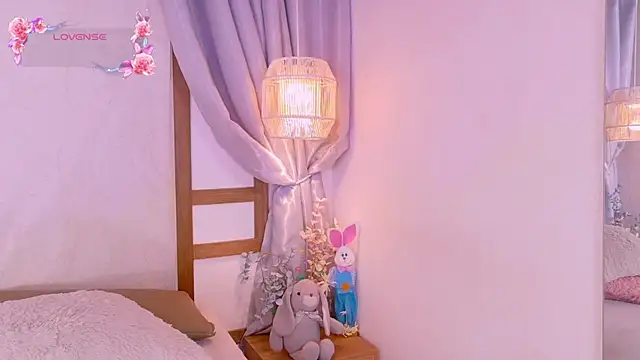 Snapshot of RenataLeclair chatting on April 28, 2026, 4:22 pm RenataLeclair online show from April 28, 2026, 4:22 pm