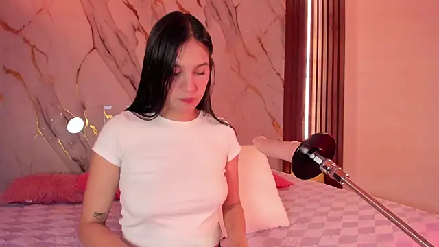 Emmiicute online show from October 9, 2025, 8:31 pm