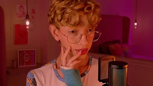 Snapshot of imDamiano chatting on October 29, 2025, 9:25 pm imDamiano online show from October 29, 2025, 9:25 pm