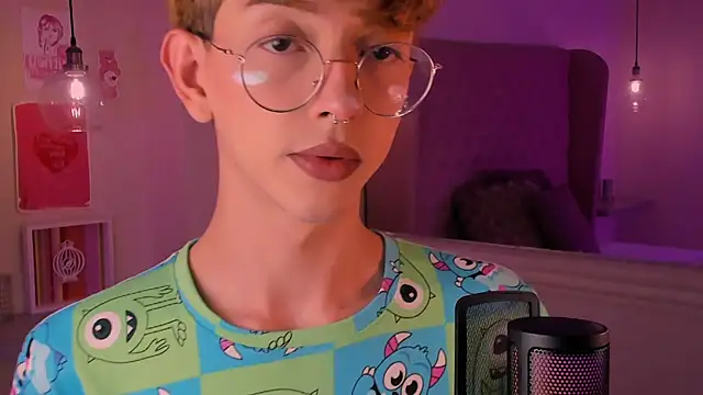 Snapshot of imDamiano chatting on September 23, 2025, 6:59 pm imDamiano online show from September 23, 2025, 6:59 pm