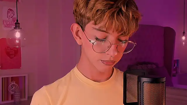 Snapshot of imDamiano chatting on September 15, 2025, 7:25 pm imDamiano online show from September 15, 2025, 7:25 pm