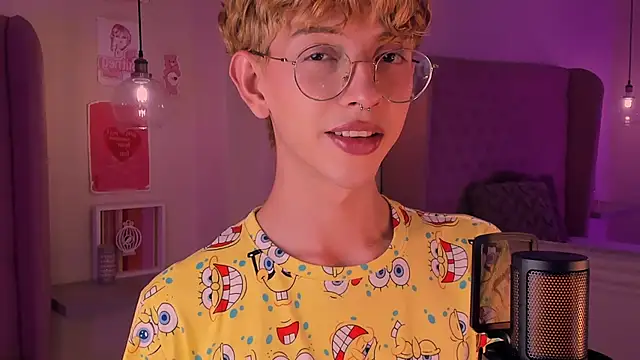 Snapshot of imDamiano chatting on October 18, 2025, 8:44 pm imDamiano online show from October 18, 2025, 8:44 pm