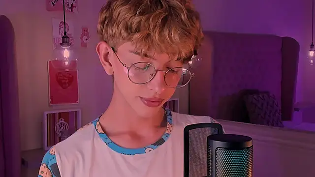 Snapshot of imDamiano chatting on October 5, 2025, 10:11 pm imDamiano online show from October 5, 2025, 10:11 pm