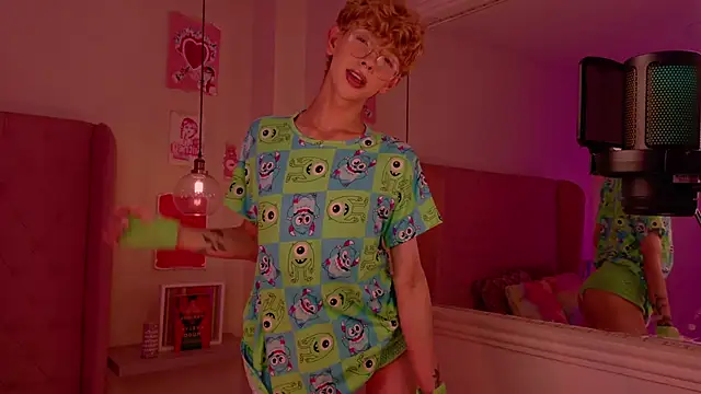 Snapshot of imDamiano chatting on November 9, 2025, 10:25 pm imDamiano online show from November 9, 2025, 10:25 pm