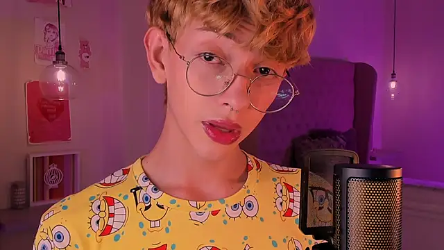 Snapshot of imDamiano chatting on October 23, 2025, 9:35 pm imDamiano online show from October 23, 2025, 9:35 pm