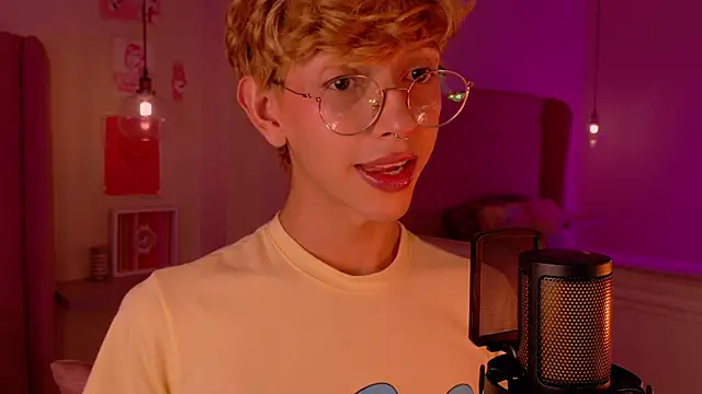 Snapshot of imDamiano chatting on October 31, 2025, 9:32 pm imDamiano online show from October 31, 2025, 9:32 pm