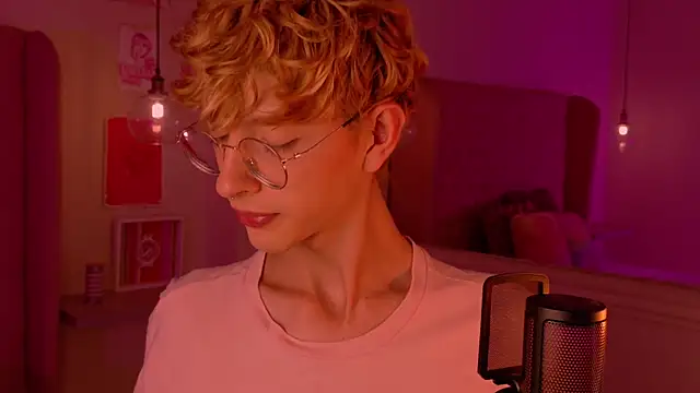 Snapshot of imDamiano chatting on November 2, 2025, 8:47 pm imDamiano online show from November 2, 2025, 8:47 pm