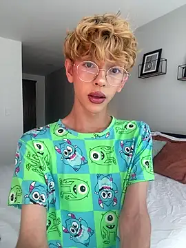 Snapshot of imDamiano chatting on November 16, 2025, 6:23 pm imDamiano online show from November 16, 2025, 6:23 pm