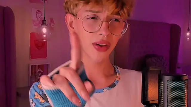 Snapshot of imDamiano chatting on October 17, 2025, 9:27 pm imDamiano online show from October 17, 2025, 9:27 pm