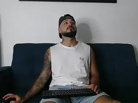 Eric Evans1 online show from November 7, 2025, 3:44 am