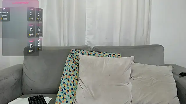 carolinefantasy  online show from April 6, 2026, 2:07 pm