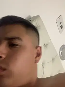 miaftmax online show from October 25, 2025, 10:43 pm