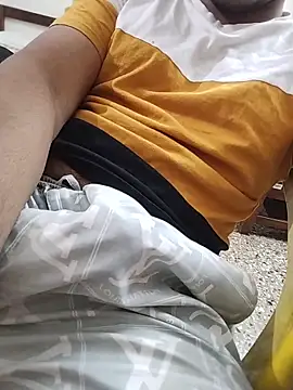 COme8989 online show from December 15, 2025, 3:29 pm