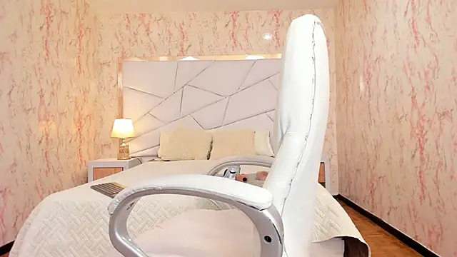 Emily Whinfre online show from January 10, 2026, 8:37 pm