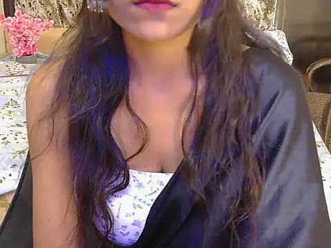 hoty-priya online show from October 16, 2025, 6:10 am