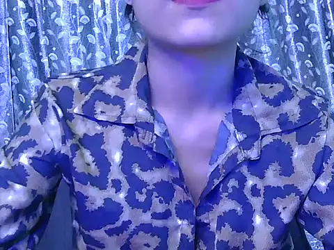 hoty-priya online show from September 25, 2025, 5:13 am