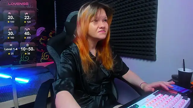 Snapshot of Nora_lovvvv chatting on October 4, 2025, 11:12 am Nora lovvvv online show from October 4, 2025, 11:12 am