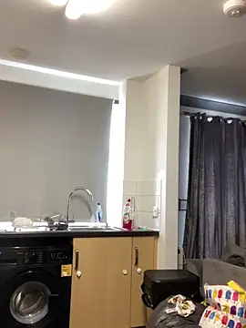 itsyourgirltee online show from September 25, 2025, 2:12 pm