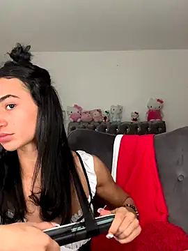 itsyourgirltee online show from October 28, 2025, 8:52 pm