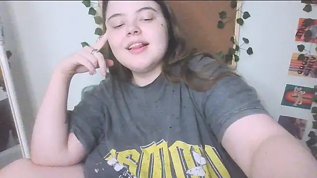 Snapshot of brattyprincessemma chatting on September 19, 2025, 5:28 pm brattyprincessemma online show from September 19, 2025, 5:28 pm