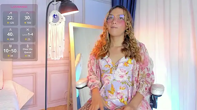 Snapshot of Doll_Isa_ chatting on September 19, 2025, 7:40 pm Doll Isa online show from September 19, 2025, 7:40 pm