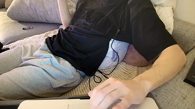 Breezydicksn online show from November 28, 2025, 10:54 pm