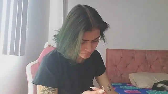 Crystal Star  online show from October 19, 2025, 2:42 pm