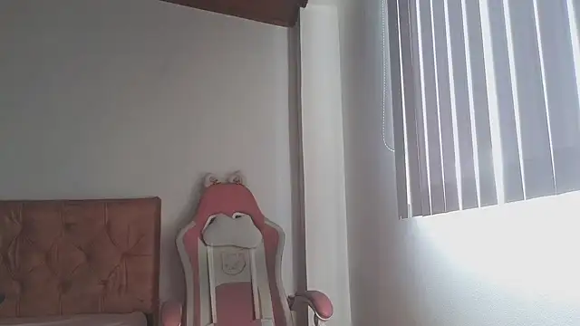 Crystal Star  online show from October 25, 2025, 1:56 pm