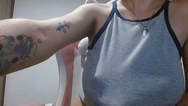 Crystal Star  online show from September 22, 2025, 9:37 am