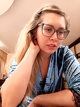 Crystal00Girl online show from November 3, 2025, 8:56 pm