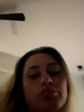 KayaAzur online show from October 1, 2025, 7:51 pm