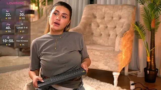 KayaAzur online show from September 9, 2025, 2:54 am