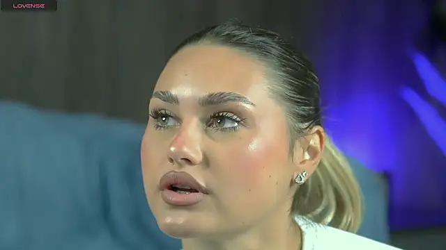 KayaAzur online show from October 10, 2025, 4:57 am