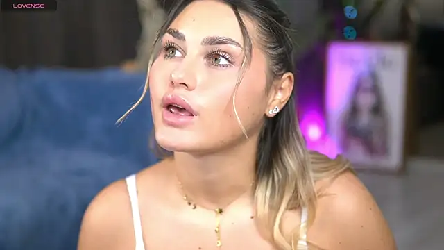 KayaAzur online show from November 11, 2025, 5:35 am